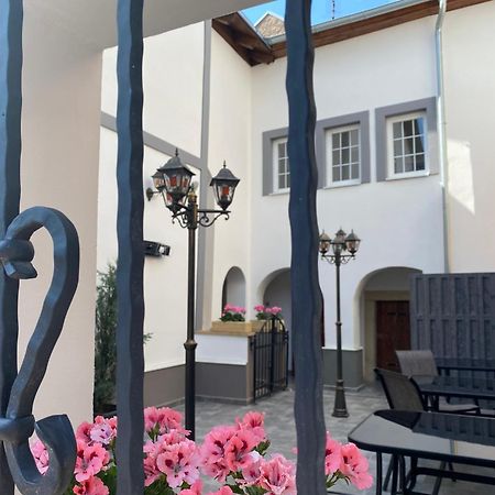 Sg Apartmanovy Dum Hořice 外观 照片
