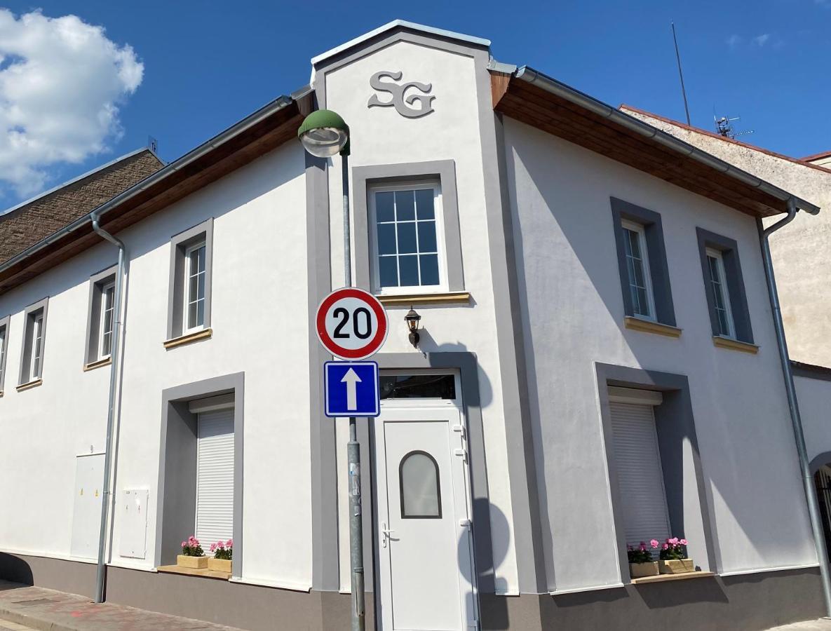 Sg Apartmanovy Dum Hořice 外观 照片