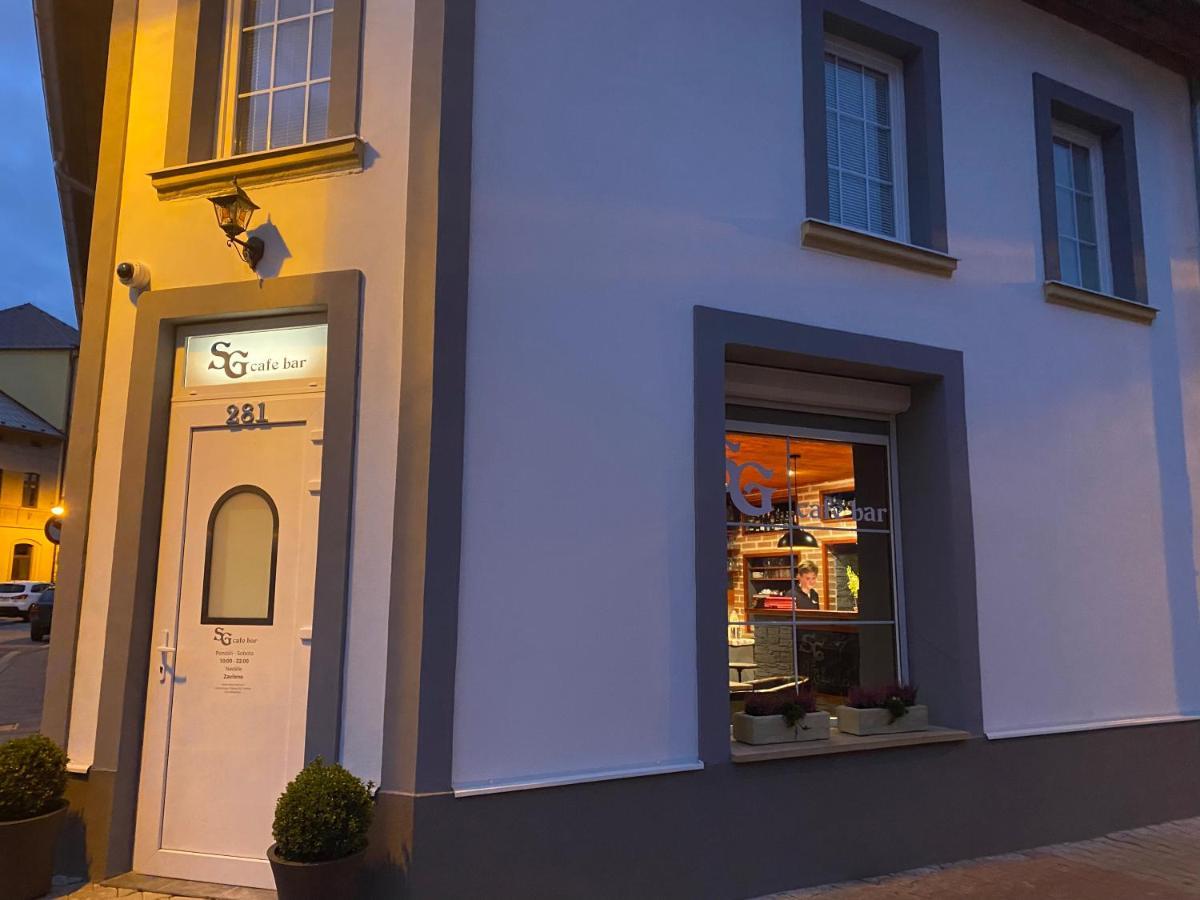 Sg Apartmanovy Dum Hořice 外观 照片