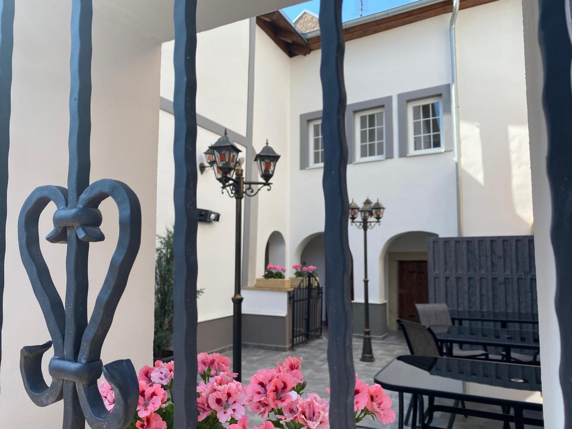 Sg Apartmanovy Dum Hořice 外观 照片